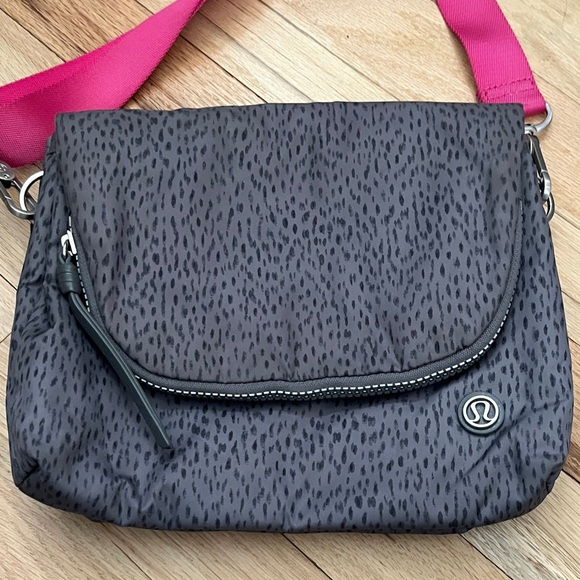 lululemon athletica Party Om Crossbody Bag/Belt Bag - Picture 2 of 7